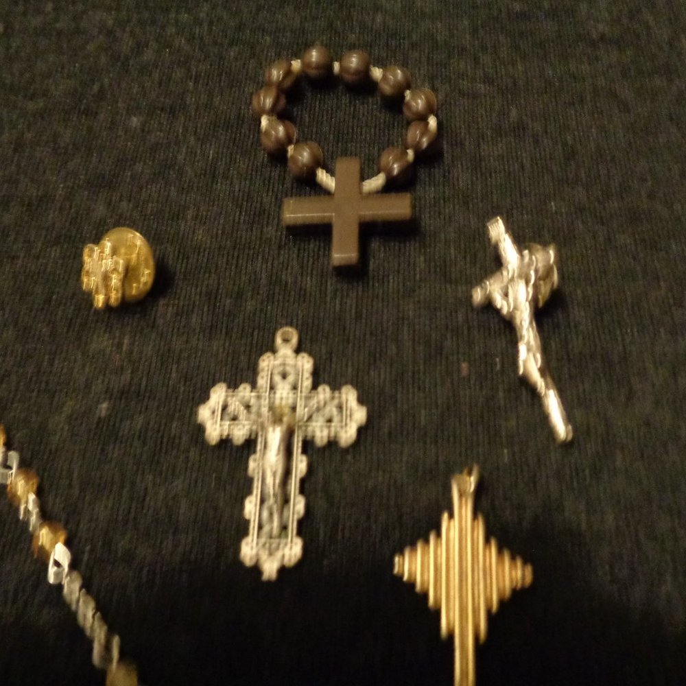 VINTAGE RELIGIOUS JEWELRY LOT BUNDLE 6 ITEMS - Picture 5 of 5